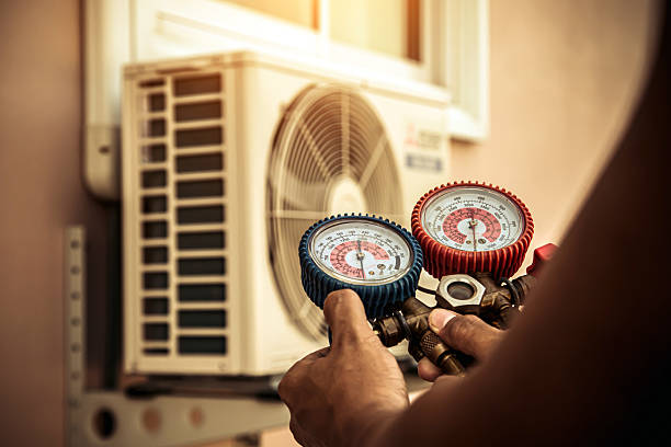 Professional Hvac Installation technician working in Aurora, OH